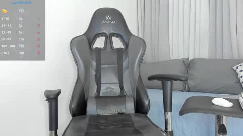 AXEL OWEN online show from April 2026 10:44:02 PM