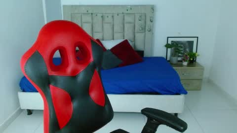 Snapshot of axel_fox7 chatting on February 2026 11:30:02 PM Axel online show from February 2026 11:30:02 PM