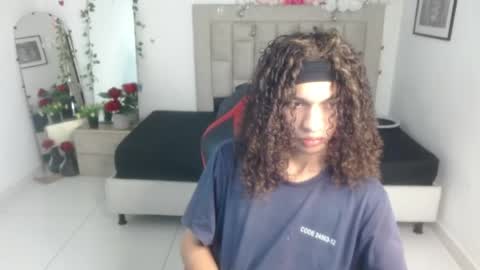 Snapshot of axel_fox7 chatting on June 2026 12:44:01 AM Axel online show from June 2026 12:44:01 AM