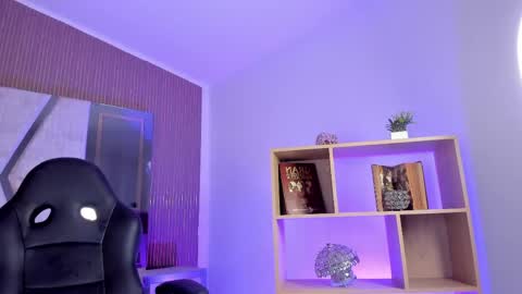 axel_grey_ online show from April 2026 12:30:01 PM