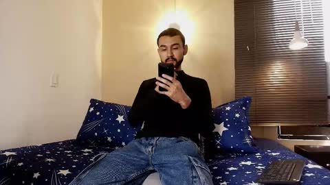 Axel Moon online show from November 2025 07:36:01 PM