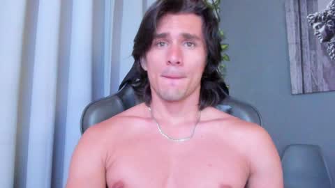 Snapshot of axel_owen chatting on December 2024 08:54:02 PM Axel online show from December 2024 08:54:02 PM