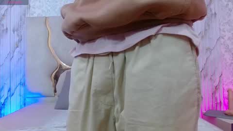 AXEL  online show from January 2026 12:00:01 PM