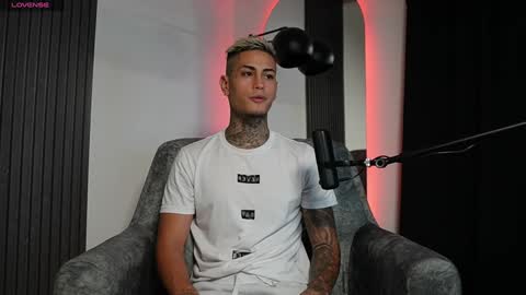 Agustin online show from December 2024 12:53:01 AM