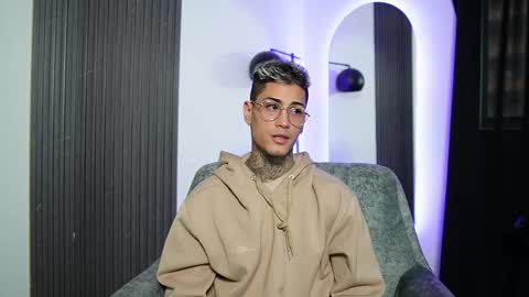 Agustin online show from February 2025 10:21:02 PM