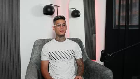 Agustin online show from February 2025 09:53:02 PM