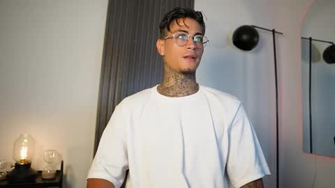 Agustin online show from September 2025 05:13:01 PM