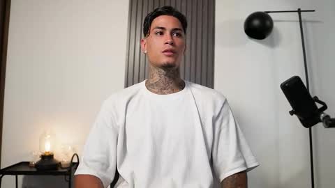 Agustin online show from October 2025 12:30:02 AM