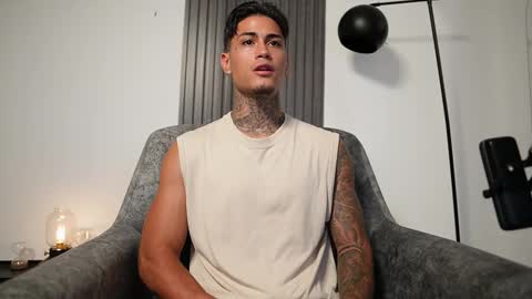 Agustin online show from October 2025 08:54:02 PM