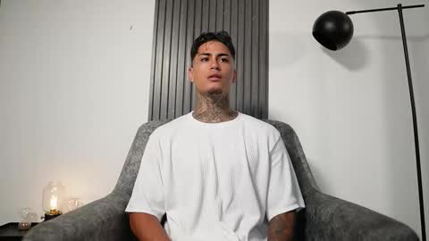 Agustin online show from October 2025 09:06:01 PM