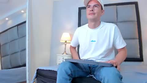 Snapshot of axel_wolfe chatting on July 2026 08:33:02 PM axel_wolfe online show from July 2026 08:33:02 PM