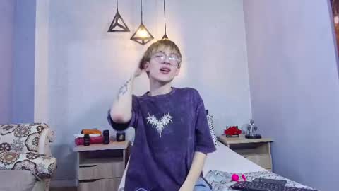 Snapshot of axell_stone chatting on June 2026 02:03:01 AM axell_stone online show from June 2026 02:03:01 AM