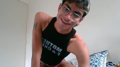 Axel  online show from February 2025 10:00:01 PM