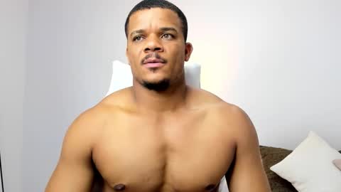 Snapshot of axelldasilva chatting on February 2026 01:02:01 AM AXEL DA SILVA online show from February 2026 01:02:01 AM