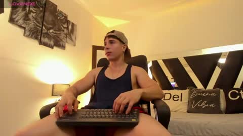 axelmartinezz online show from June 2026 08:59:02 PM
