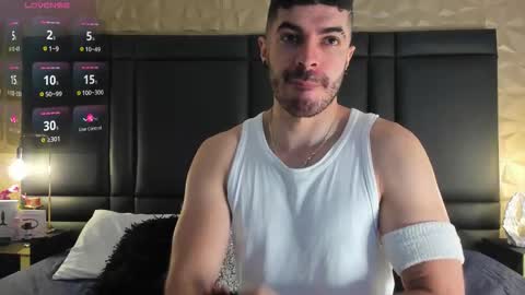 Snapshot of axelthompsom chatting on November 2025 11:43:02 AM Axel Thompsom online show from November 2025 11:43:02 AM