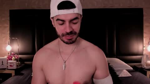 Snapshot of axelthompsom chatting on November 2025 12:05:02 PM Axel Thompsom online show from November 2025 12:05:02 PM