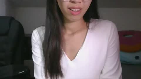 Snapshot of axuepetitt chatting on May 2026 08:27:01 PM axue online show from May 2026 08:27:01 PM