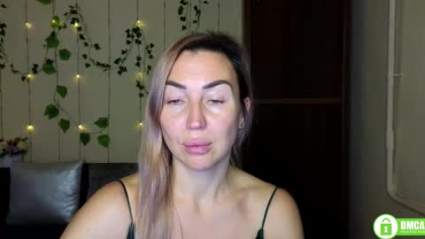 Jully online show from November 2025 06:39:01 PM