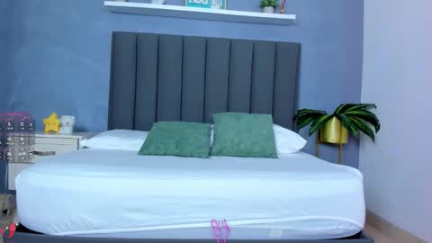 Alyda Jaramillo online show from November 2025 08:09:02 PM