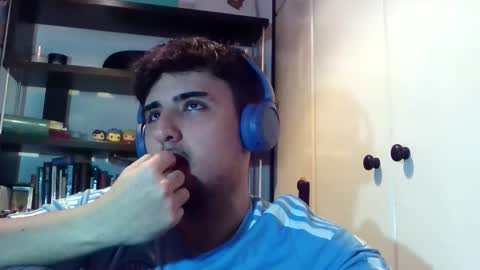 Snapshot of aymimadrdelbich0 chatting on March 2025 01:22:01 AM ApoloArt online show from March 2025 01:22:01 AM