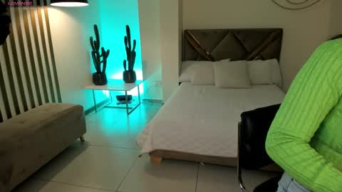 Ayshel online show from November 2025 03:29:02 AM