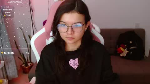 Snapshot of azu_chan chatting on March 2026 02:28:01 AM Azu online show from March 2026 02:28:01 AM