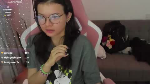 Snapshot of azu_chan chatting on March 2026 02:44:01 AM Azu online show from March 2026 02:44:01 AM