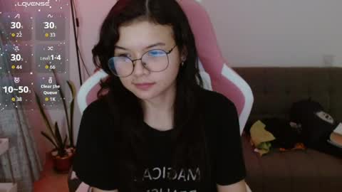 Snapshot of azu_chan chatting on April 2026 12:54:02 AM Azu online show from April 2026 12:54:02 AM