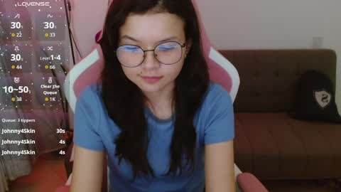 Snapshot of azu_chan chatting on April 2026 12:27:01 AM Azu online show from April 2026 12:27:01 AM