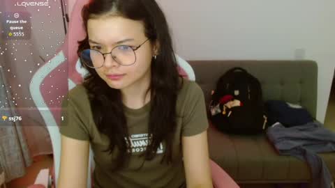 Snapshot of azu_chan chatting on April 2026 01:18:01 AM Azu online show from April 2026 01:18:01 AM