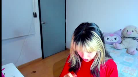 Snapshot of azu_moure chatting on December 2024 04:10:02 AM Azu Moure online show from December 2024 04:10:02 AM