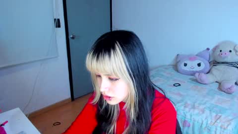 Snapshot of azu_moure chatting on December 2024 07:17:02 AM Azu Moure online show from December 2024 07:17:02 AM