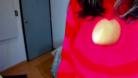 Snapshot of azu_moure chatting on December 2024 01:16:02 AM Azu Moure online show from December 2024 01:16:02 AM