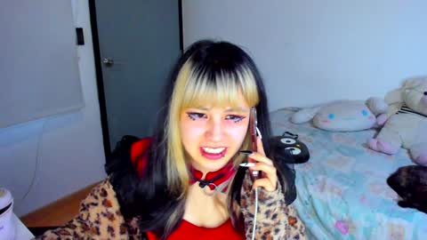 Snapshot of azu_moure chatting on December 2024 09:52:01 PM Azu Moure online show from December 2024 09:52:01 PM