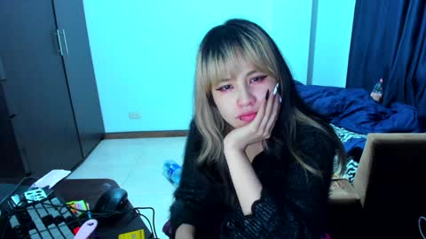 Snapshot of azu_moure chatting on January 2025 10:50:01 AM Azu Moure online show from January 2025 10:50:01 AM