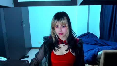 Snapshot of azu_moure chatting on January 2025 08:04:01 AM Azu Moure online show from January 2025 08:04:01 AM