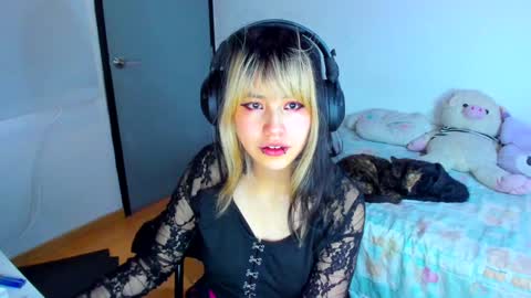 Snapshot of azu_moure chatting on January 2025 11:53:01 AM Azu Moure online show from January 2025 11:53:01 AM