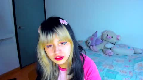 Snapshot of azu_moure chatting on January 2025 02:25:01 AM Azu Moure online show from January 2025 02:25:01 AM