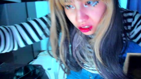 Snapshot of azu_moure chatting on January 2025 11:34:02 AM Azu Moure online show from January 2025 11:34:02 AM