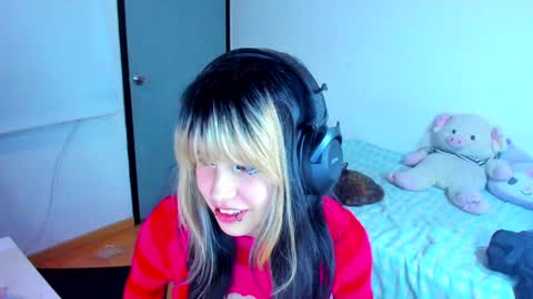 Snapshot of azu_moure chatting on January 2025 08:46:02 AM Azu Moure online show from January 2025 08:46:02 AM