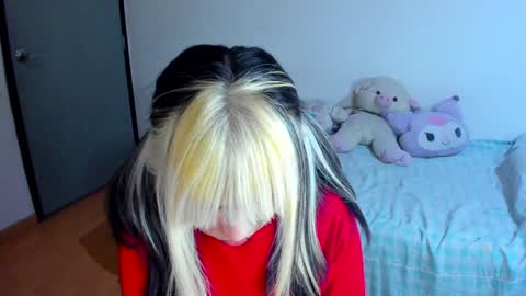 Snapshot of azu_moure chatting on January 2025 08:01:01 AM Azu Moure online show from January 2025 08:01:01 AM