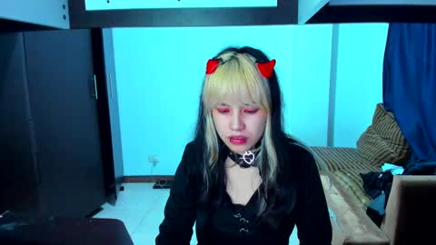 Snapshot of azu_moure chatting on February 2025 08:22:02 AM Azu Moure online show from February 2025 08:22:02 AM