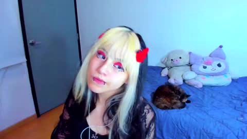 Snapshot of azu_moure chatting on February 2025 10:38:02 AM Azu Moure online show from February 2025 10:38:02 AM