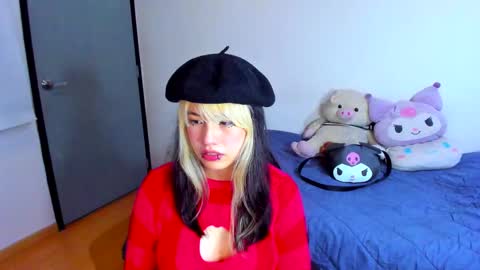 Snapshot of azu_moure chatting on February 2025 07:06:02 AM Azu Moure online show from February 2025 07:06:02 AM