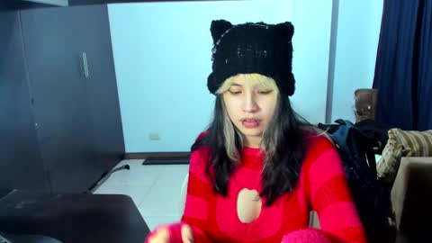 Snapshot of azu_moure chatting on February 2025 06:40:01 AM Azu Moure online show from February 2025 06:40:01 AM