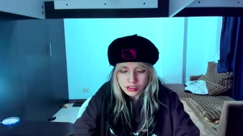 Snapshot of azu_moure chatting on March 2025 10:24:01 AM Azu Moure online show from March 2025 10:24:01 AM