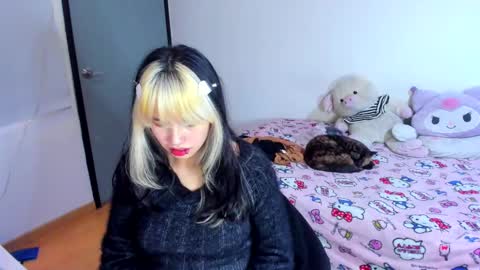 Snapshot of azu_moure chatting on March 2025 11:33:02 AM Azu Moure online show from March 2025 11:33:02 AM