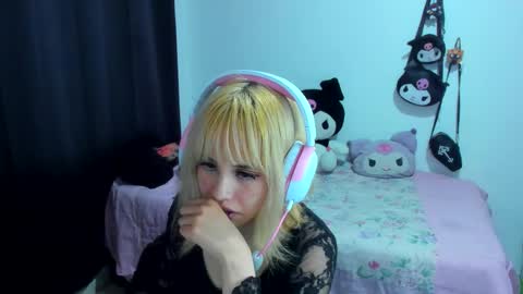 Snapshot of azu_moure chatting on October 2025 03:36:02 AM Azu Moure online show from October 2025 03:36:02 AM