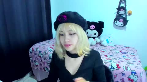 Snapshot of azu_moure chatting on October 2025 01:33:02 AM Azu Moure online show from October 2025 01:33:02 AM